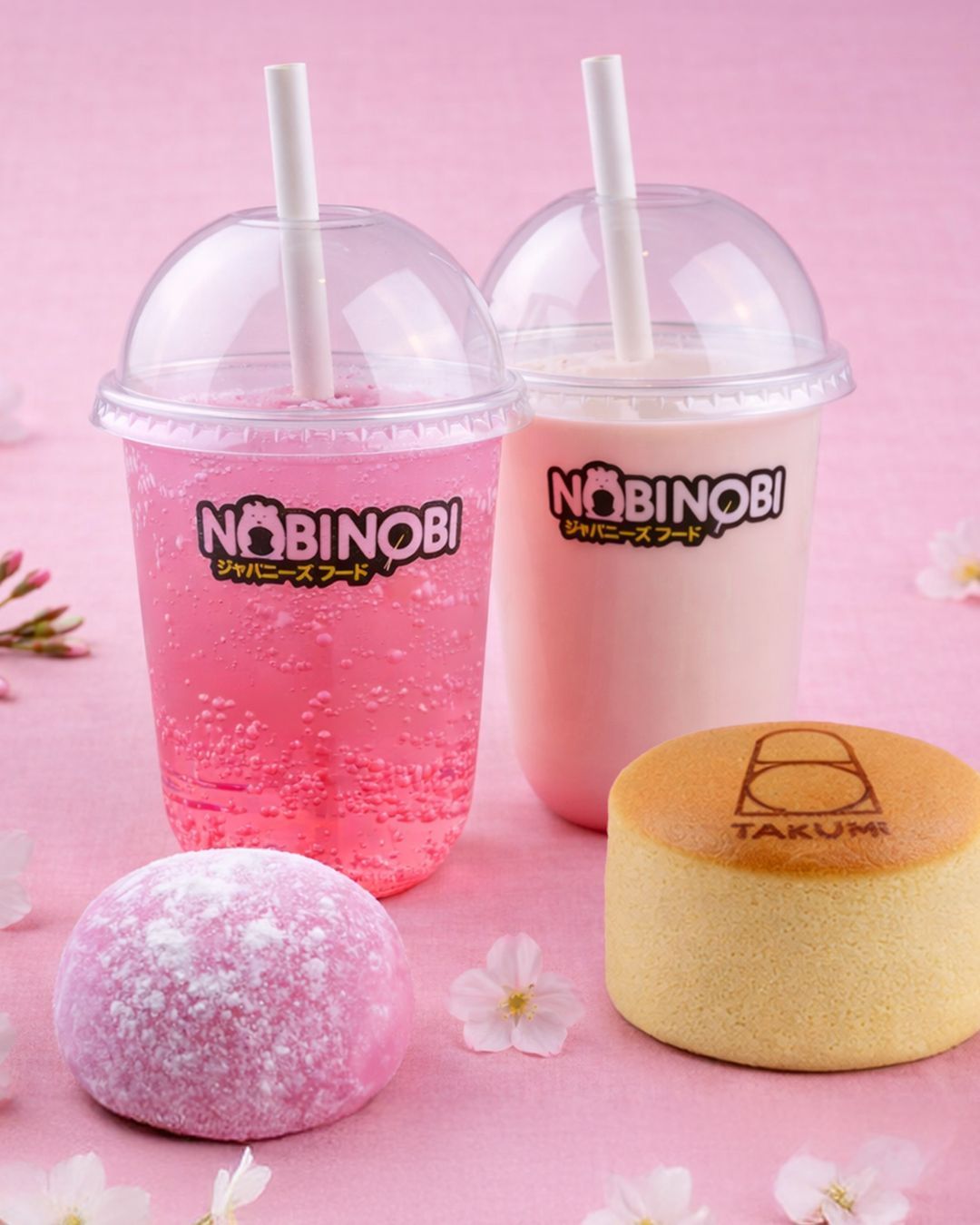 Bebidas bubble tea y postres tradicionales japoneses en envases con el logotipo de Nobi Nobi Bordeaux Victoire.