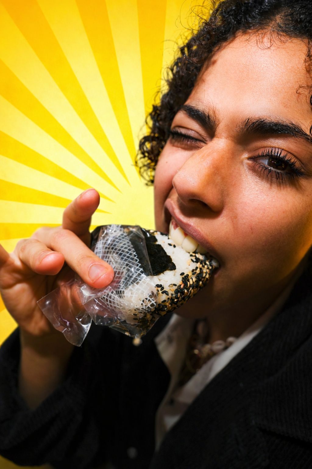 Restaurant asiatique Nobi Nobi Pessac proposant street food avec onigiri à emporter dans un emballage plastique.