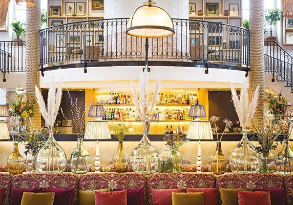 Interior of Nobi Nobi Bordeaux Victoire showing decorative glass vases and bar area with mezzanine seating.